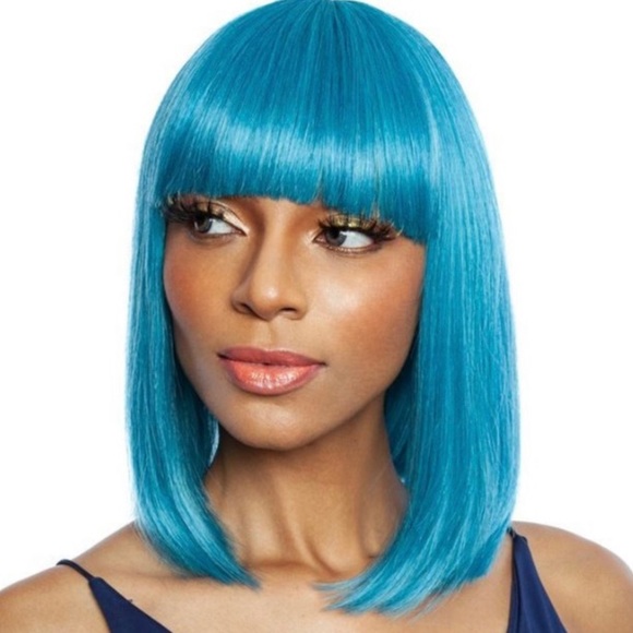 NWT-  NEON WATER STRAIGHT ROUNDED CHINA BANG BOB by - Mane Concept Futura - Picture 1 of 7